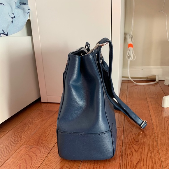 Tory Burch Robinson triangle tote - Picture 4 of 13